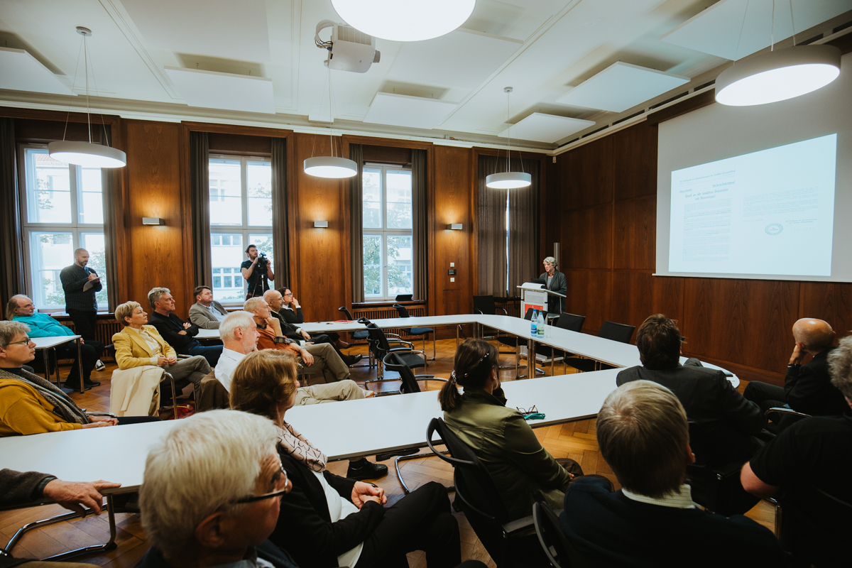 HWR Berlin: Prof. Dr. Dorothea Schmidt stellt ihr Buch "Die Kraft der deutschen Erde" vor