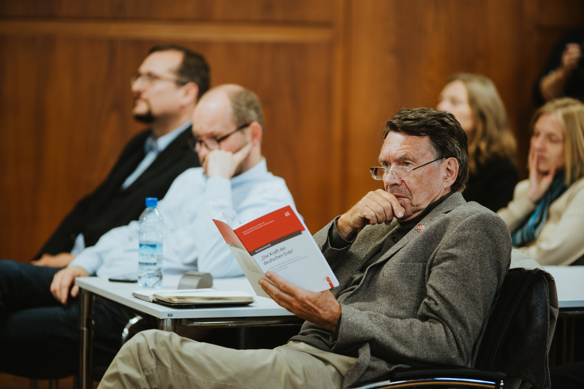 HWR Berlin: Gast im Publikum mit dem Buch "Die Kraft der deutschen Erde"